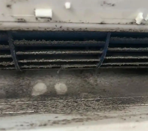 永福空调吹的风有股烧焦味是怎么回事